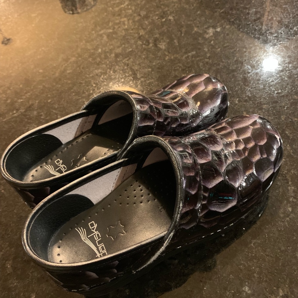 Dansko professional clogs tiger’s eye print 37